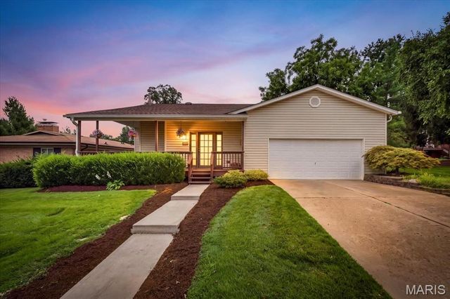 8686 Barby Lane, University City, MO 63124