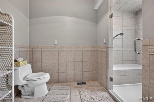 8686 Barby Lane, University City, MO 63124