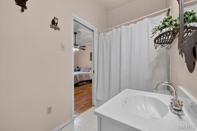 8686 Barby Lane, University City, MO 63124