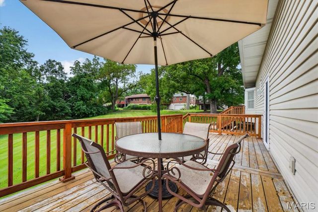8686 Barby Lane, University City, MO 63124