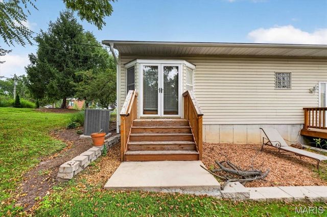 8686 Barby Lane, University City, MO 63124