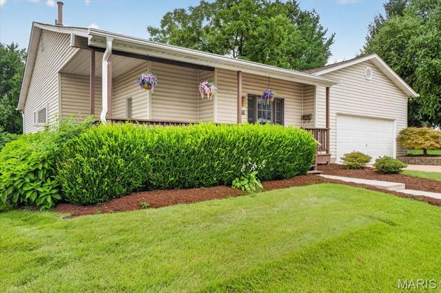 8686 Barby Lane, University City, MO 63124