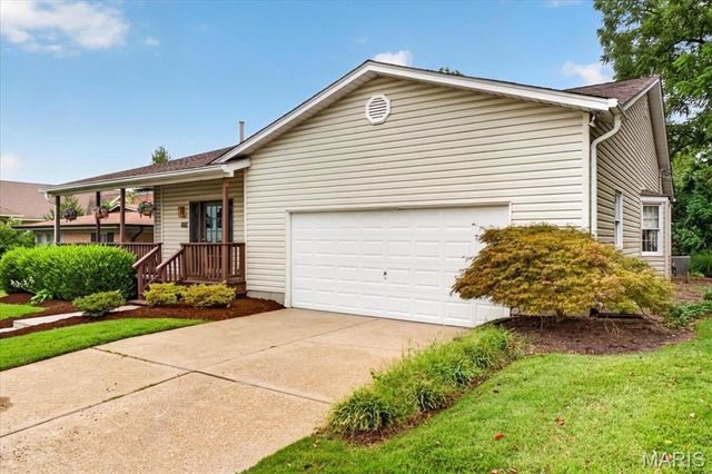 8686 Barby Lane, University City, MO 63124