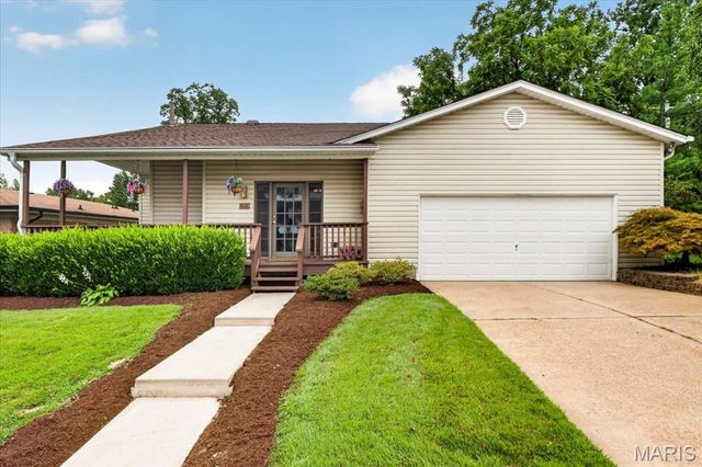 8686 Barby Lane, University City, MO 63124