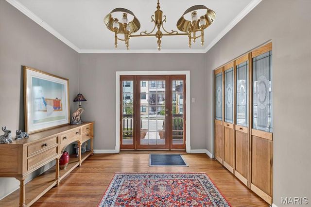 8686 Barby Lane, University City, MO 63124