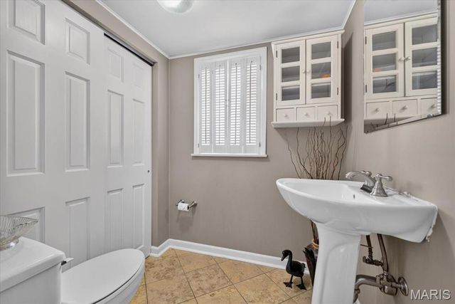 8686 Barby Lane, University City, MO 63124