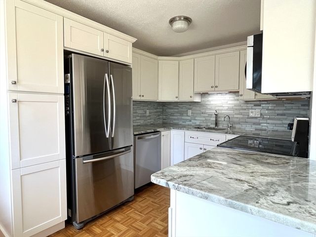 9 Ledgewood Way 29, Peabody, MA 01960