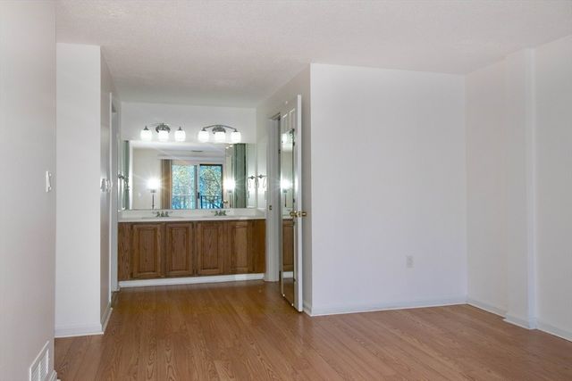 9 Ledgewood Way 29, Peabody, MA 01960