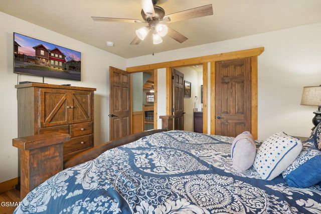 1011 Potters Way, Gatlinburg, TN 37738