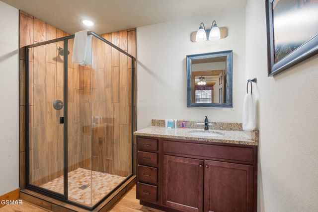 1011 Potters Way, Gatlinburg, TN 37738