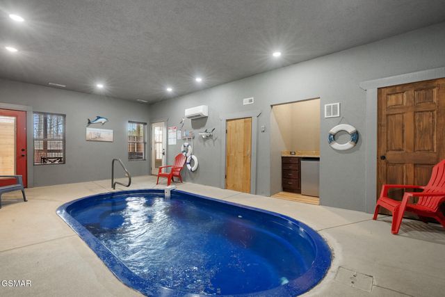 1011 Potters Way, Gatlinburg, TN 37738