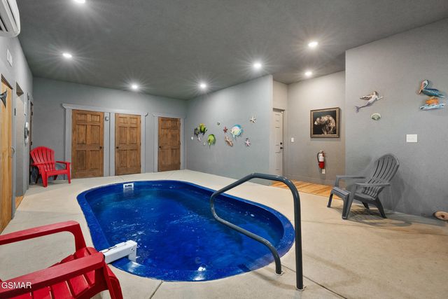 1011 Potters Way, Gatlinburg, TN 37738