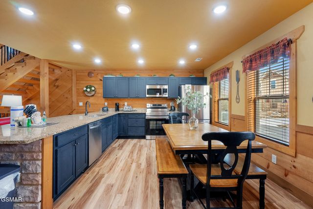 1011 Potters Way, Gatlinburg, TN 37738