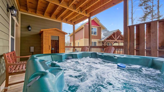 1011 Potters Way, Gatlinburg, TN 37738