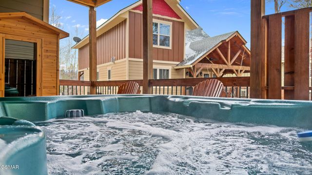 1011 Potters Way, Gatlinburg, TN 37738