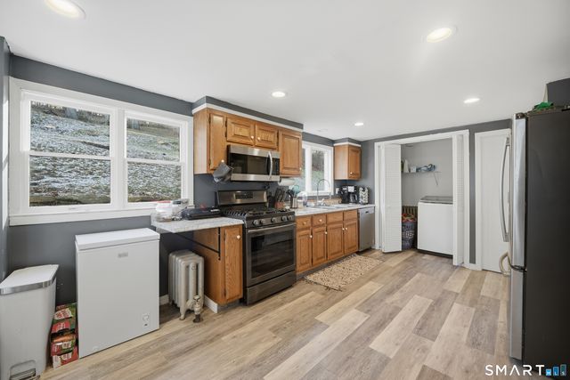 17 Spruce Street, Vernon, CT 06066