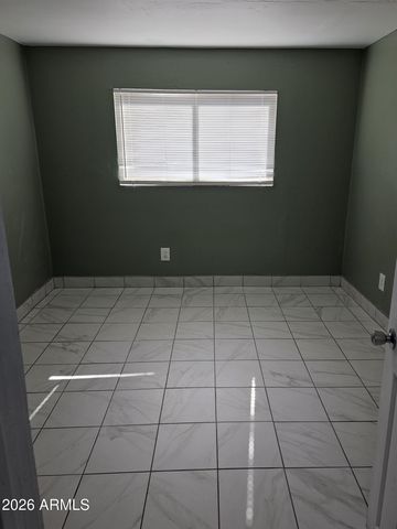 725 W SOUTHGATE Avenue W, Phoenix, AZ 85041