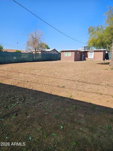 725 W SOUTHGATE Avenue W, Phoenix, AZ 85041