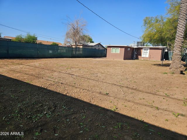 725 W SOUTHGATE Avenue W, Phoenix, AZ 85041