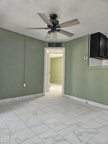 725 W SOUTHGATE Avenue W, Phoenix, AZ 85041