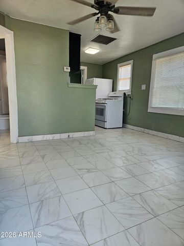 725 W SOUTHGATE Avenue W, Phoenix, AZ 85041