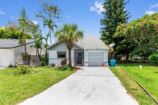 21 Peachtree Place, Boynton Beach, FL 33436