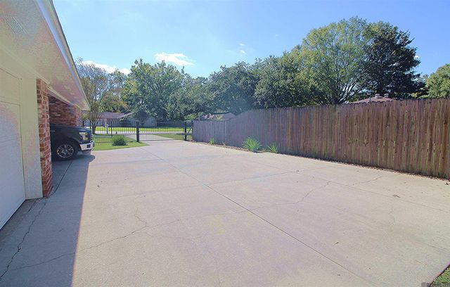 9637 Gene Buckle Ave, Denham Springs, LA 70726