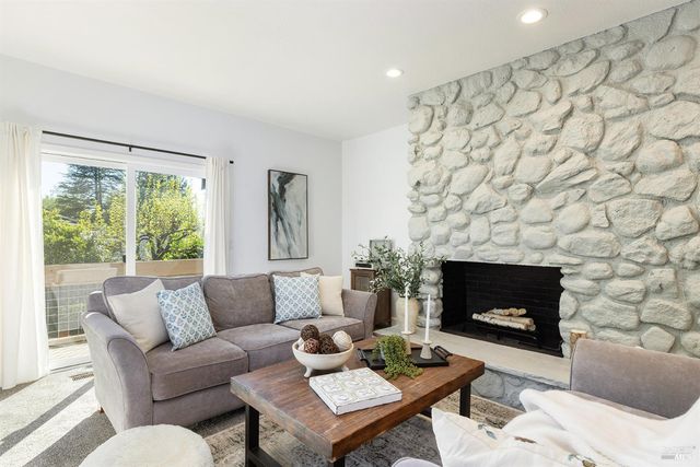 19 Inverness Dr, Napa, CA 94558