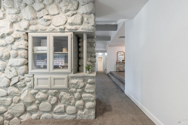 19 Inverness Dr, Napa, CA 94558