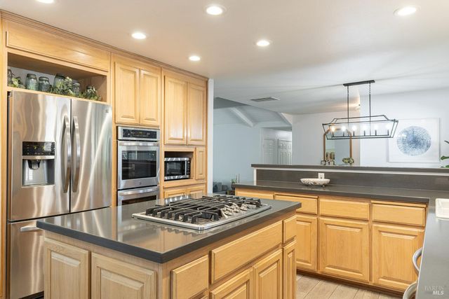 19 Inverness Dr, Napa, CA 94558