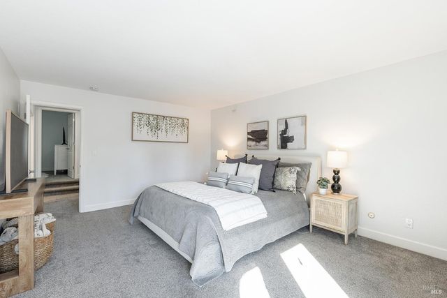 19 Inverness Dr, Napa, CA 94558