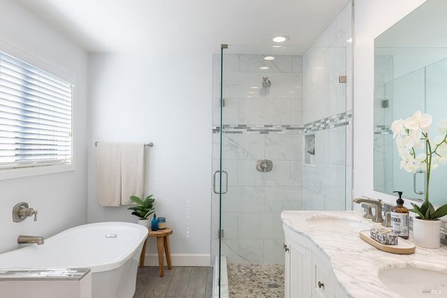 19 Inverness Dr, Napa, CA 94558