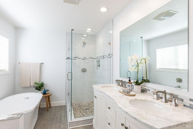 19 Inverness Dr, Napa, CA 94558