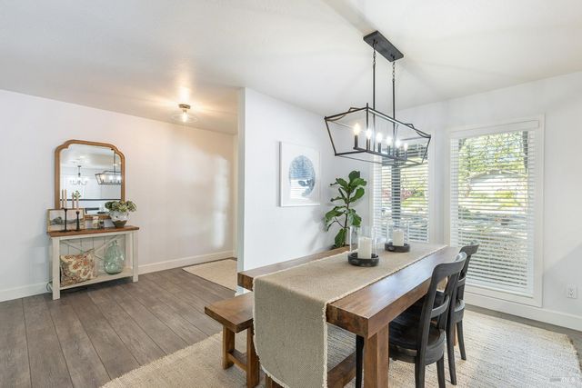 19 Inverness Dr, Napa, CA 94558