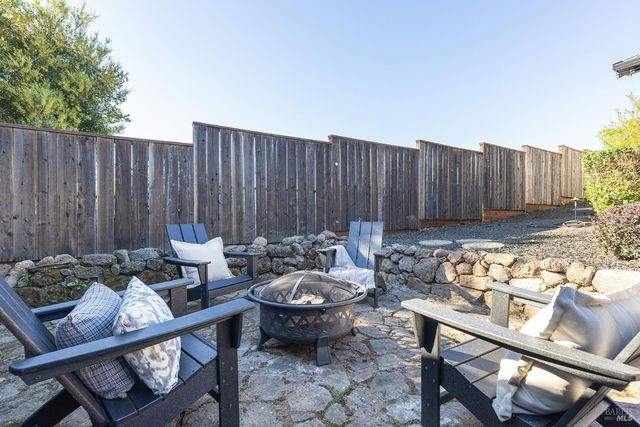 19 Inverness Dr, Napa, CA 94558