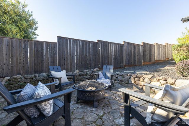 19 Inverness Dr, Napa, CA 94558