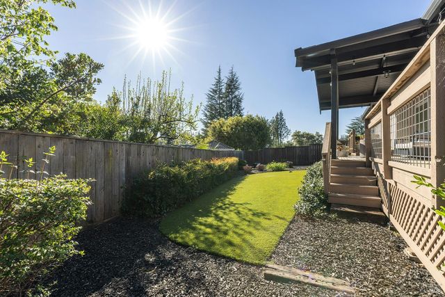 19 Inverness Dr, Napa, CA 94558