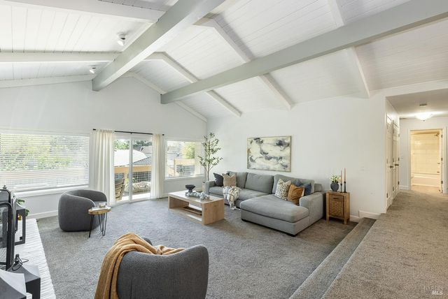 19 Inverness Dr, Napa, CA 94558