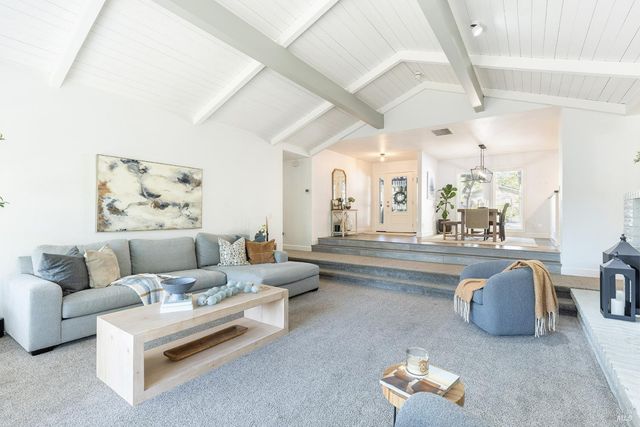 19 Inverness Dr, Napa, CA 94558