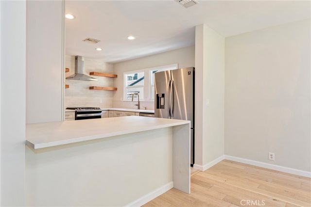 1956 N Roosevelt, Altadena, CA 91001
