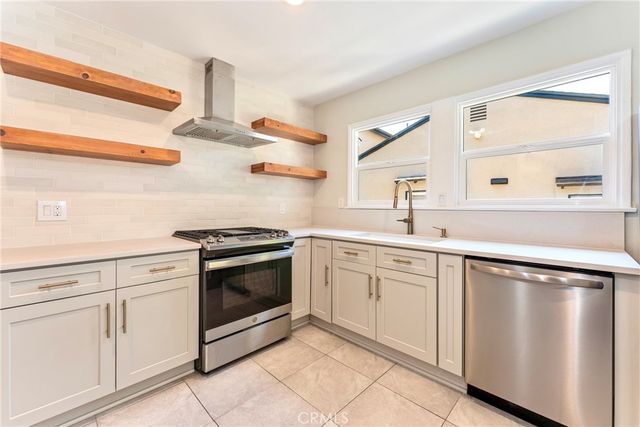 1956 N Roosevelt, Altadena, CA 91001
