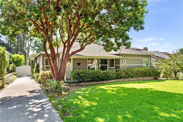 1956 N Roosevelt, Altadena, CA 91001