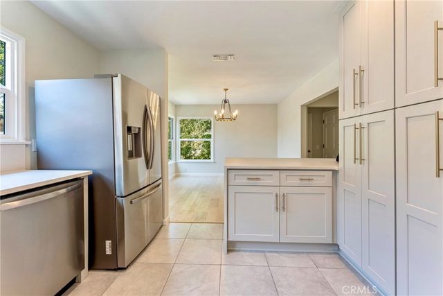 1956 N Roosevelt, Altadena, CA 91001
