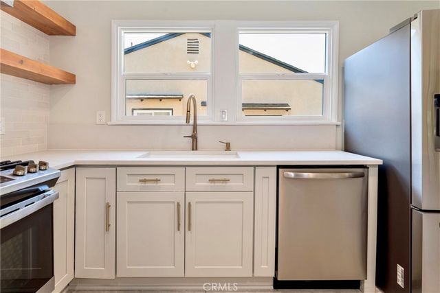 1956 N Roosevelt, Altadena, CA 91001