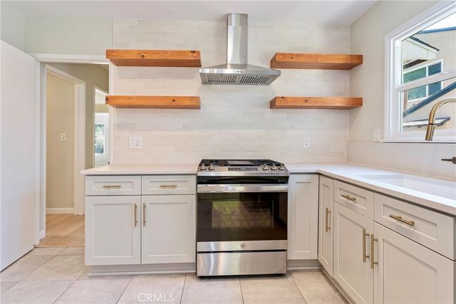 1956 N Roosevelt, Altadena, CA 91001