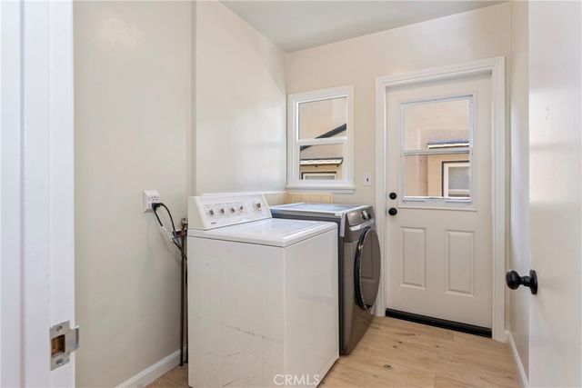 1956 N Roosevelt, Altadena, CA 91001