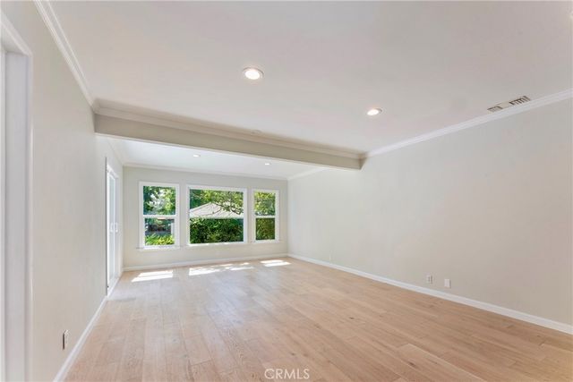 1956 N Roosevelt, Altadena, CA 91001