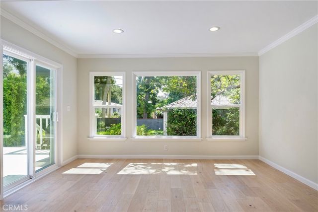 1956 N Roosevelt, Altadena, CA 91001