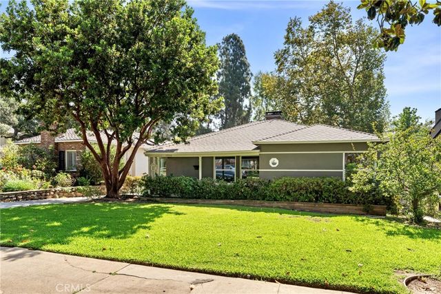 1956 N Roosevelt, Altadena, CA 91001