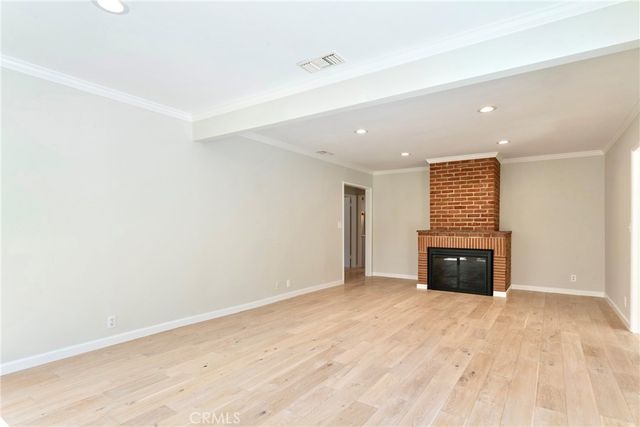 1956 N Roosevelt, Altadena, CA 91001